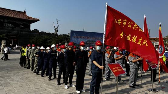 公司参加城市防汛应急抢险救援实战演练--设备安全科 纪润松